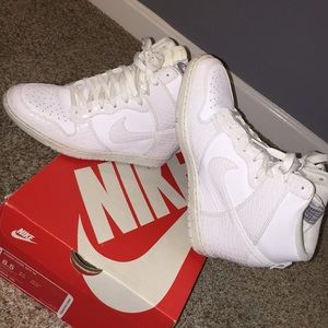 WMNS DUNK SKY HI SHOES size 8.5